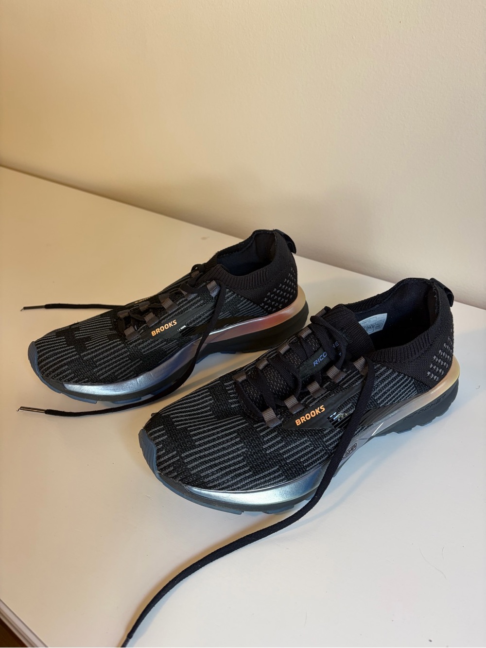 Brooks Ricochet women’s size 7.5.